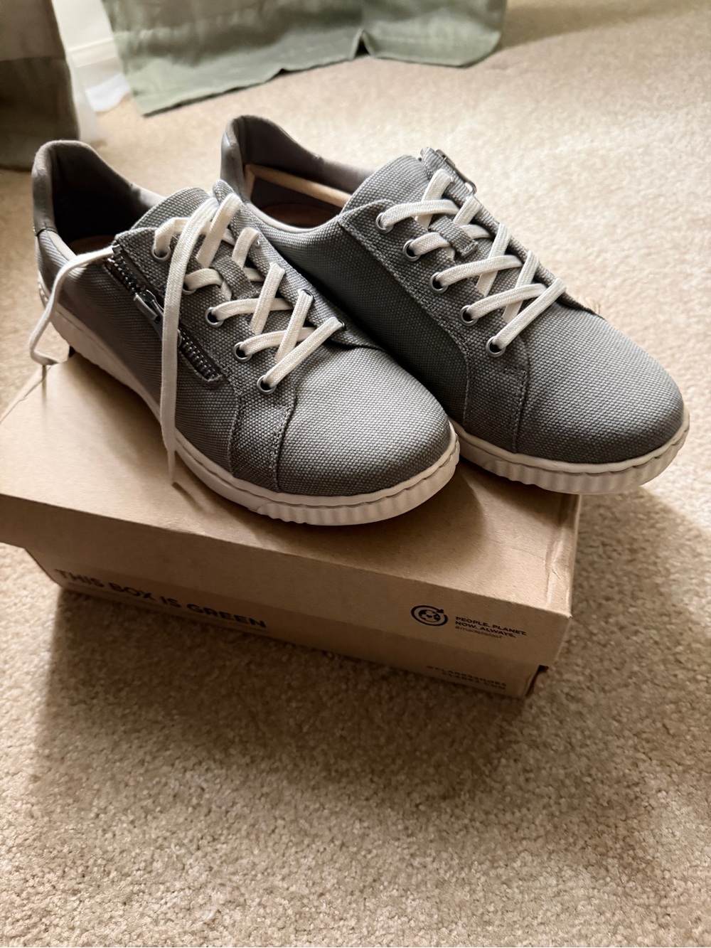 *Never worn* Women's Collection Caroline Echo Slip On Sneakers